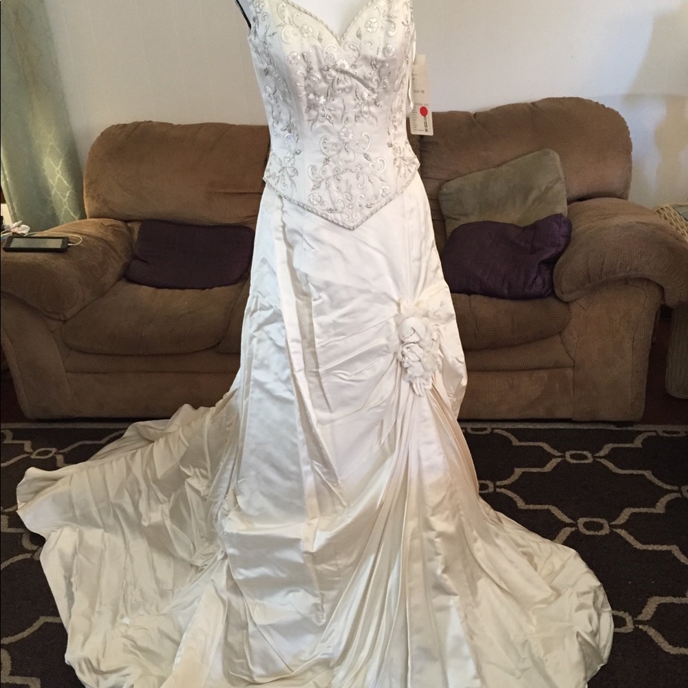 💍 New DEMETRIOS Ivory Wedding DRESS Beaded Floral 6 - Picture 8 of 16